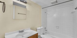 Great Brandon Location! Gallery 18