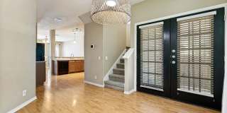 Two Bedroom Townhouse, Great Location! Gallery 7