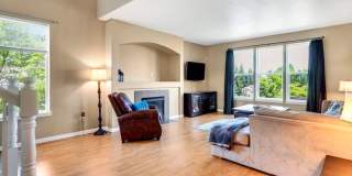 Spacious 3BR House in Gresham Gallery 12