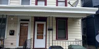 3 bedroom, 1 bath, 2 story half double house Gallery 1