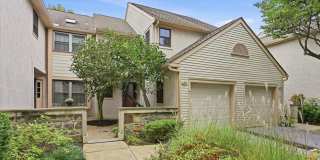 Spacious 2B/2.5B Townhome with Finished Walk-Out Basement & Garage Gallery 1