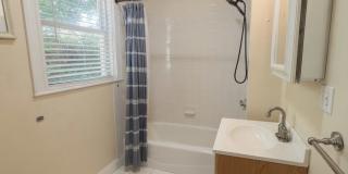 Huge 5 Bed Duplex in Allston | 2 Parking Spaces Included | 2,250 SF Gallery 20
