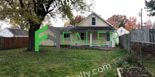 Huge Yard and Charming Home! Gallery 1