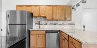 1st month free! Renovated 2B/2B Corner Apartment with Flatiron Views - Available NOW! Gallery 1