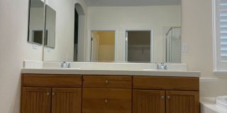 BEAUTIFUL SINGLE STORY 3+BD, 2.5 BA, & 3 CAR GARAGE! Gallery 23