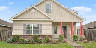 Beautiful 3 Bedroom Home with Hardwood, Tile & Spacious Kitchen Gallery 1