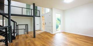 Beautifully Remodeled Modern 5 Bedroom / 3 Bath Home Near Millard North Gallery 4