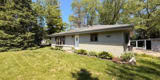 3 Bed/1 Bath Home with Garage Parking!! Gallery 1