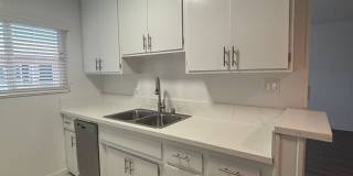 351 S. Manhattan Pl. Gallery 23