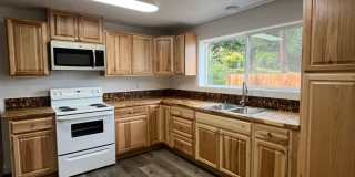 3-Bedroom 1-bathroom apartment in Creswell! Gallery 1