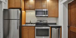Great CENTRAL Location 5 Bedroom House - Virtual Showings Available Gallery 15