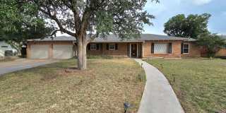 2305 Country Club Dr Gallery 1