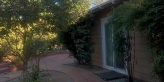 Charming Alpine FULLY Furnished Studio with fenced in yard Gallery 1
