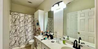 HUGE 4-Bed, 2-Bath Duplex Four Blocks From Baylor Campus & Minutes from Downtown! Gallery 11