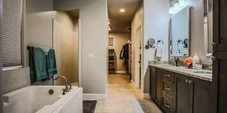 4 Bed, 3 Bath, 3 Car Garage for rent. Small Dog Allowed Gallery 43