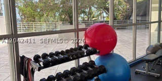 2025 Brickell Ave Gallery 15