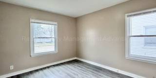 Newly Updated 2 Bed Ranch with Private Backyard Gallery 9