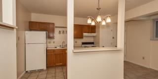 Walk to UC & UC Medical | 1BR/2BR Apartments Gallery 36