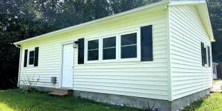 Cute Cottage Overlooking a Wooded Area Gallery 1