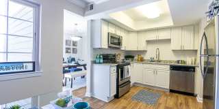 Lake House at Martin's Landing Gallery 4