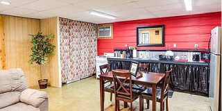Cute, industrial-modern, and conveniently located!! Gallery 6