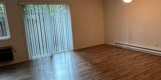 2 Bedroom Condo in Lake Oswego Gallery 10