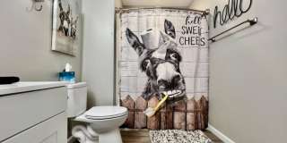 NEW Farmhouse Retreat Rustic decor and Cozy vibes! Gallery 41
