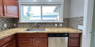 Charming 2 Bed 1 Ba House in Gladstone - Garage, Washer and Dryer, Landscaping Including! Gallery 11