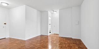 Quebec House Gallery 25