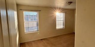 3 Bedroom 2 Bathroom Centrally Located Townhouse Gallery 1