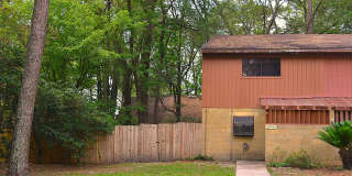 Charming 2BR/2.5BA End Unit Townhome with Fenced Backyard in Greenleaf – Pets Welcome! Gallery 1