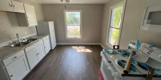 Duplex *upstairs* Leasing Special Available* Gallery 11