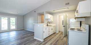 The Landings at Steele Creek Apartments Gallery 8