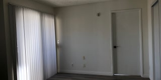 5526 Carlton Way Gallery 4