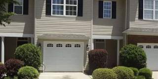 Spacious 3/2.5 Located Near Downtown Greenville! Gallery 1