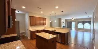 Spacious Home in Creekshire Village! Gallery 7