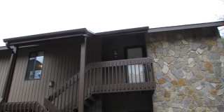 Beautiful 2 Bed/2 Bath Condo - Hardwood Floors - Granite Counters - Gas Fireplace - Community Pool Gallery 1