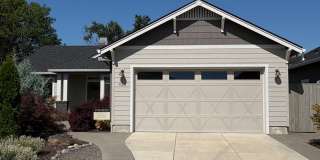 Beautiful 3 Bedroom 2 Bathroom Home in East Medford Gallery 1