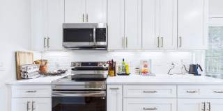 Beautiful 3 bd/ 2.5 house with Renovated Kitchen Gallery 15