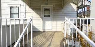 2 Bedroom Home, Fenced in Backyard + Garage! Available Now! Gallery 11