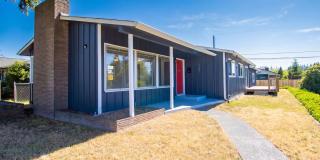 North End Gem – Hardwood Floors, 2-Car Garage & Prime Location Gallery 1