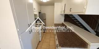Spacious 2bd/1ba Sacramento Fourplex Gallery 7