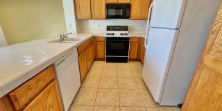 BEAUTIFUL 4 BEDROOM 2.5 BATH HOME IN THE SOUTHWEST! Gallery 9