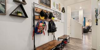 Beautiful 5 Bed Home in Raindance Gallery 5