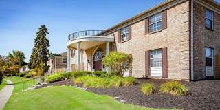 Williamsburg Square Gallery 11