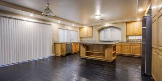Beautiful 5 bedroom 4.5 bath home with large basement in gated community! Gallery 12