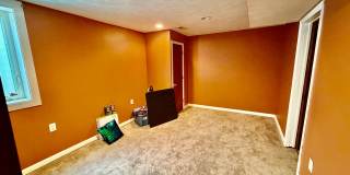 Spacious 3 Bedroom 2 Bathroom Home - Large Backyard! Gallery 9