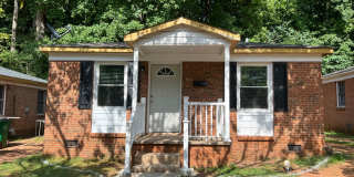 3 Bedroom Home Close to Uptown Gallery 1