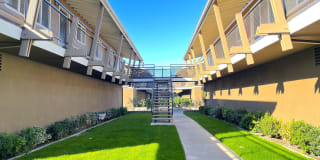 Towne Centre at Orange Gallery 7