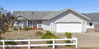 Large Golf Course 1 Story Home Gallery 1